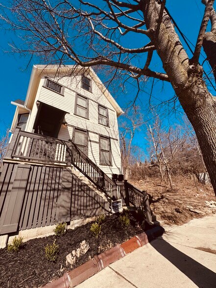 Front of Duplex Unit B Upstairs - 1819 N Hubbard St