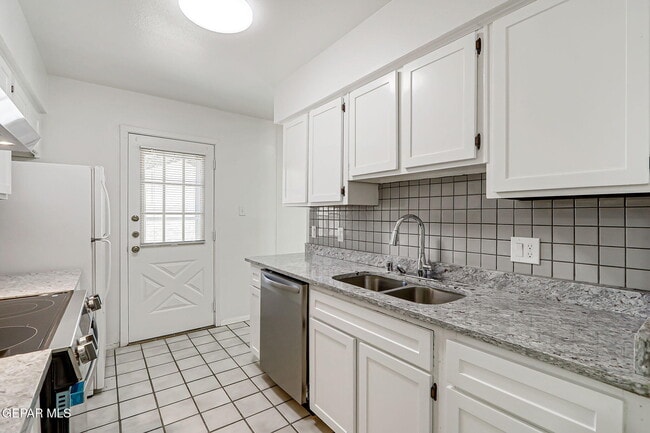 Building Photo - 3221 Isla Morada Dr