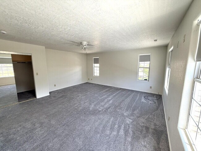 Building Photo - AVAILABLE AUGUST 4TH- RENT - 5 BDRM - 5 1/2 BATH - VIEWS VIEWS VIEWS