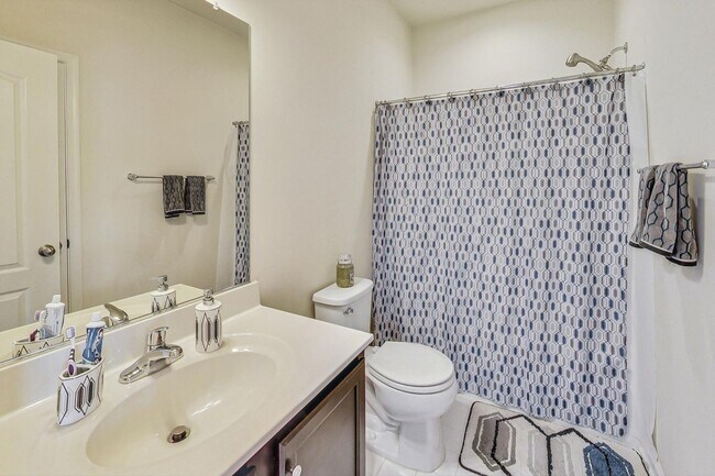 Building Photo - *Coming Soon* 3 bedroom, 2.5 bath Luxury Townhome in Market Square Subdivision!