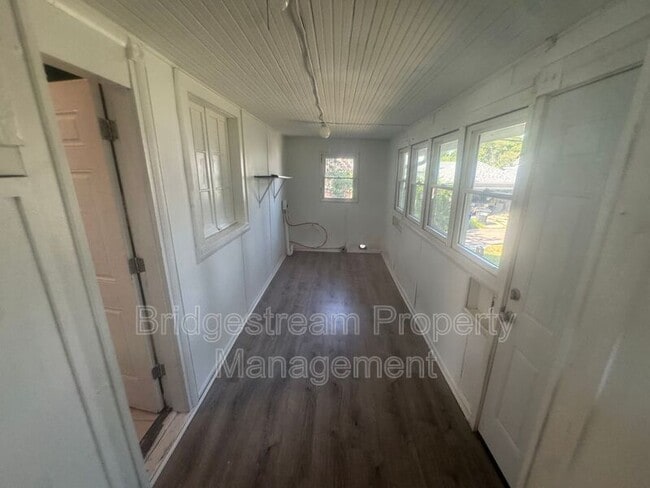 Building Photo - 823 Princeton Dr