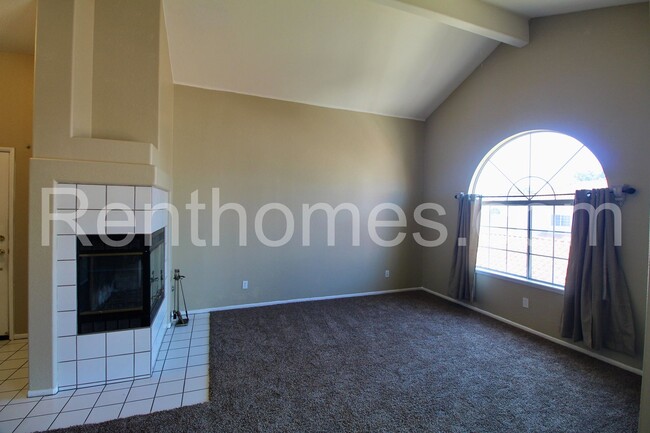 Building Photo - San Marcos, 1897 Matin Circle #217 - Great location! Close to shopping, restaurants, and easy acc...