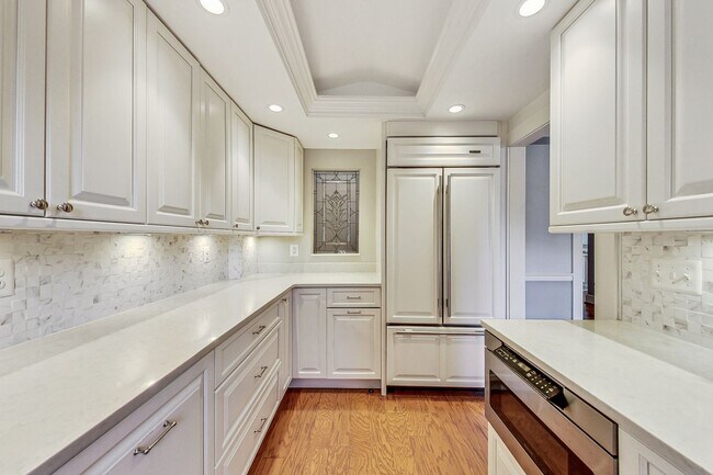 Building Photo - Elegant 2 Bedroom/ 2 Bath Unit in Westchester Cooperative - All Utilities Included!