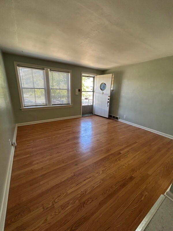 Building Photo - 4938 Fyler Ave