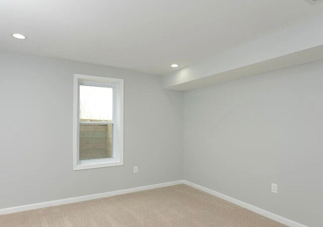 Building Photo - 5804 Berwyn Rd