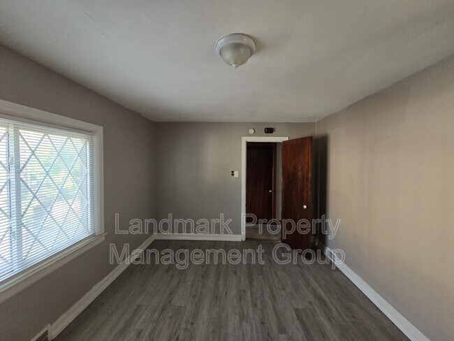 Building Photo - 9657 Outer Dr E