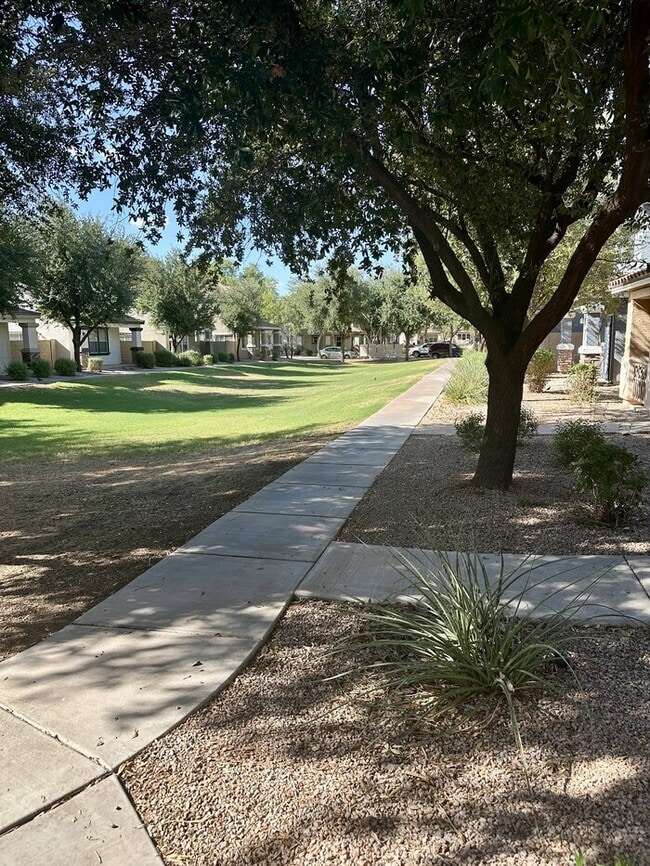 Building Photo - Completely adorable Gardens Community in G...