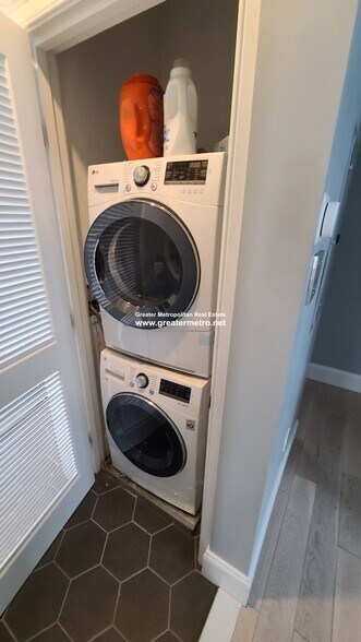 Building Photo - 21 Winfield St