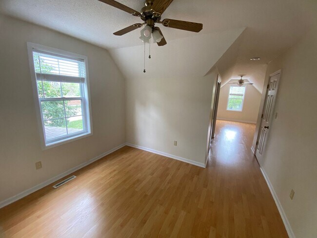Building Photo - Gorgeous 3 Bedroom Home in South Columbia