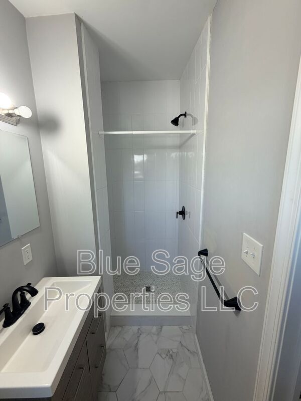 Building Photo - 205 Juniper Rd