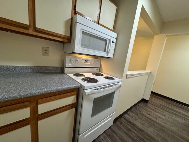 Building Photo - 131 Eastern Ave