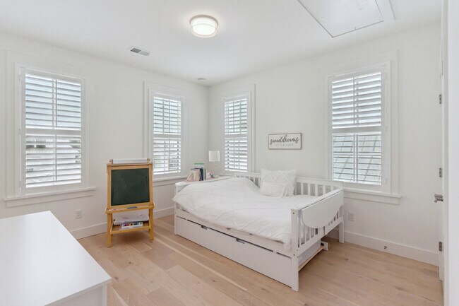 Building Photo - 1470 Mizzen Alley