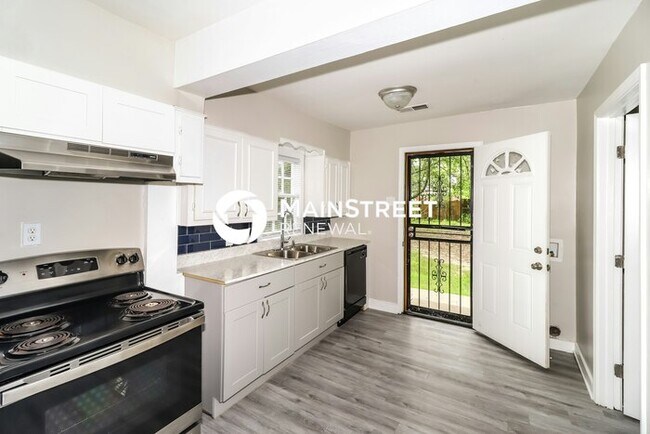 Building Photo - 3 Bedroom Pet-Friendly Home in Memphis, TN with Main Street Renewal