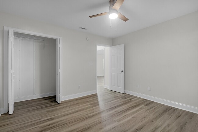 Building Photo - 204 Two Oaks Ct