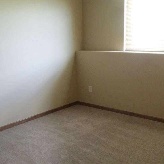 Building Photo - r1342