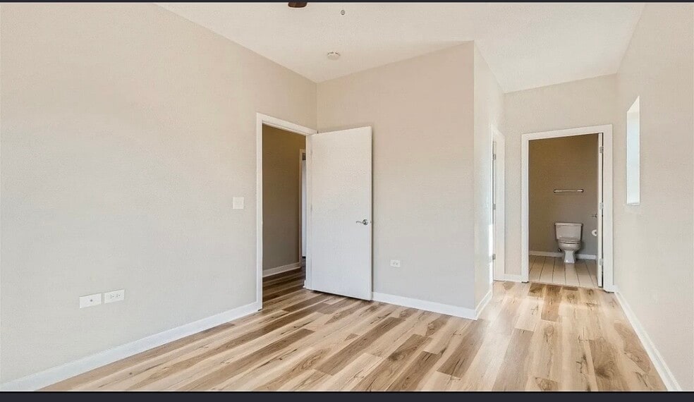 Building Photo - 4108 S Drexel Blvd