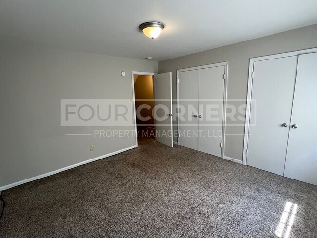 Building Photo - Lovely 2 Bedroom 1.5 Apartment