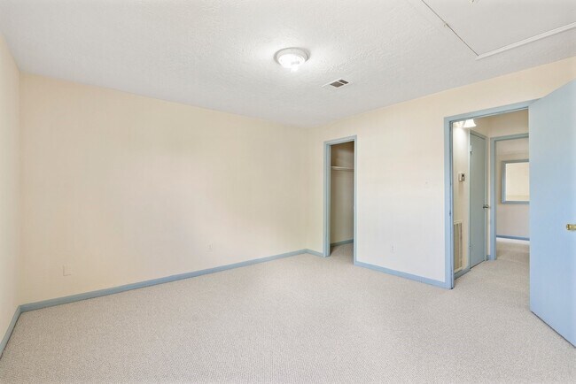 Building Photo - 8583 Wilcrest Dr