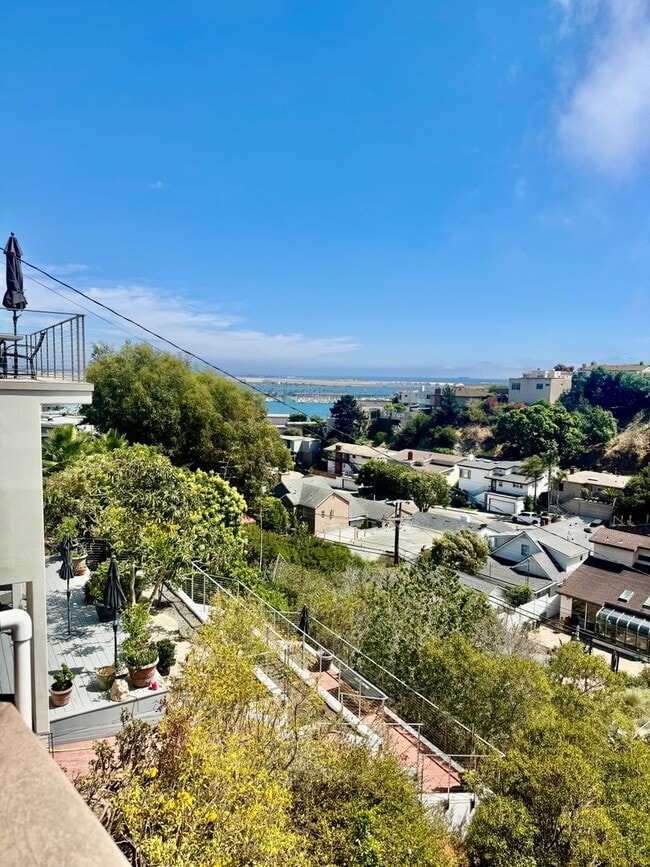 Building Photo - Stunning 2 story home with Spanish style a...