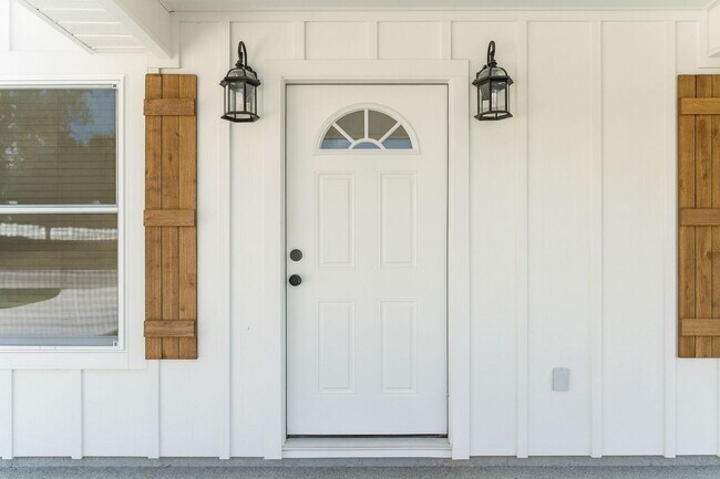 Building Photo - 523 Landing Ave