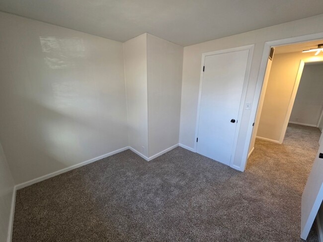 Building Photo - 4 bedroom Rental in Bettendorf