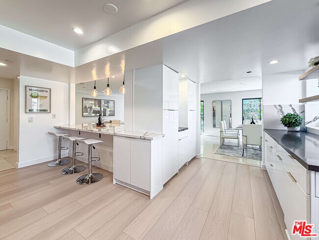 Building Photo - 1133 5th St