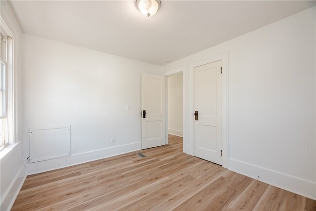 Building Photo - 116 W Spruce St