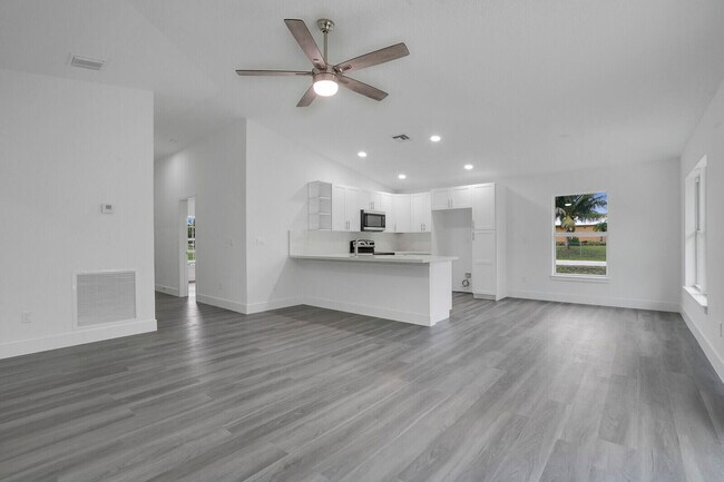 Building Photo - 8003 Hibiscus Rd