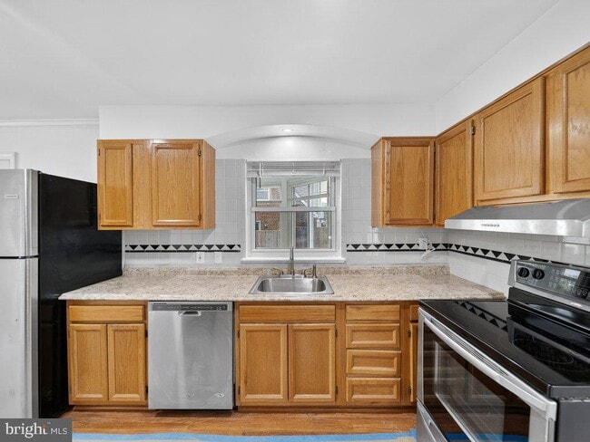 Building Photo - 10506 Lorain Ave