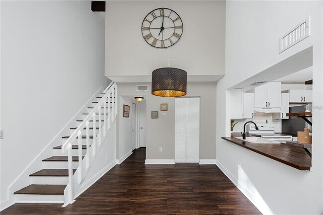 Building Photo - 2095 Sunset Point Rd