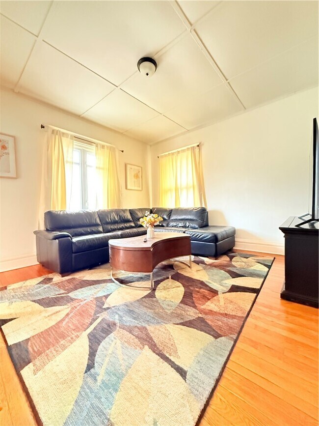 Building Photo - 948 Monroe Ave