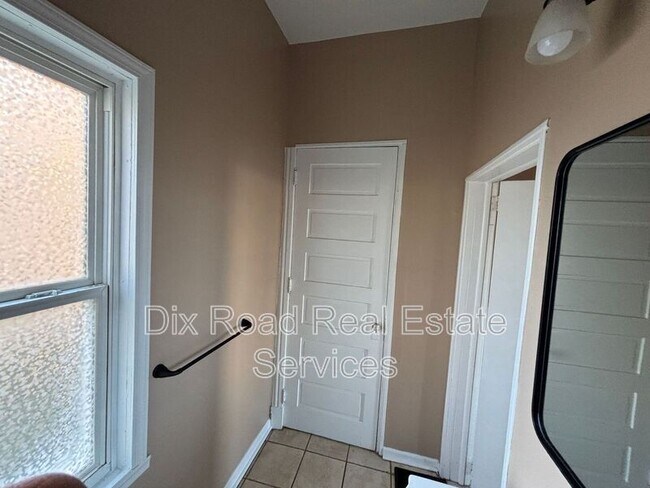 Building Photo - 8 S 1st St