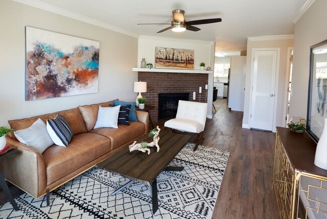 Building Photo - Riverside 1468-70