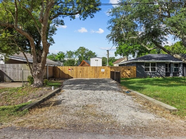 Building Photo - 4734 Oleander St