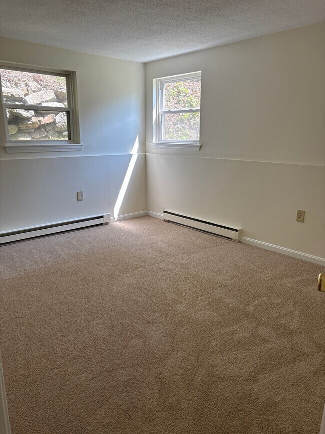 Building Photo - High Ridge Apartments - Two Bedroom One Ba...