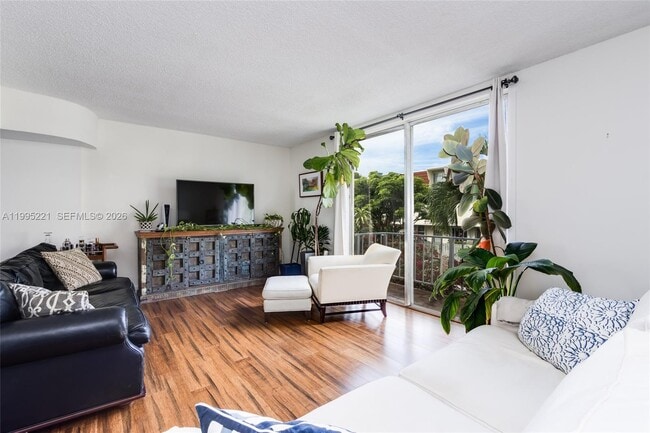 Building Photo - 1651 NE 115th St