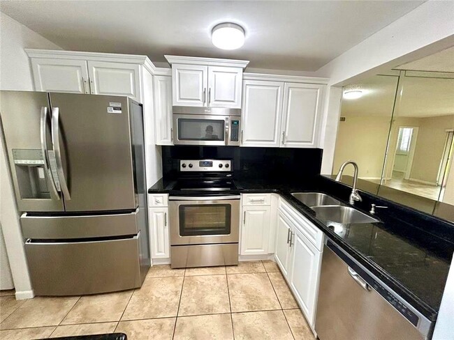 Building Photo - 6475 W Oakland Park Blvd