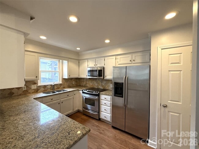 Building Photo - 815 Lexington Ave