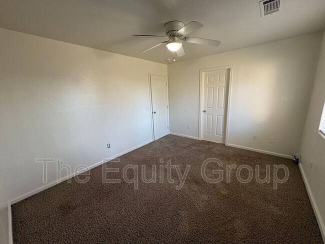 Building Photo - 905 S Laguna St