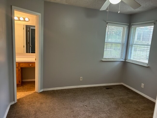 Building Photo - Cozy 3 BEDROOM 2 BATH FOR RENT IN JOPLIN-$...