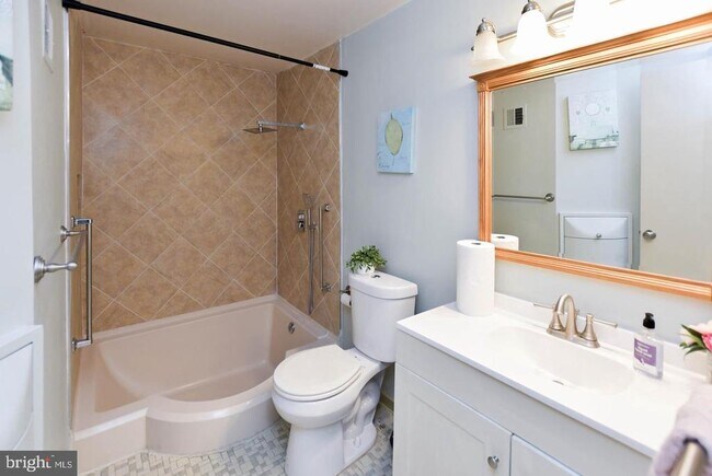 Building Photo - 3319 Huntley Sq Dr