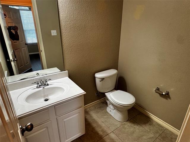 Building Photo - 4600 Palm Valley Dr