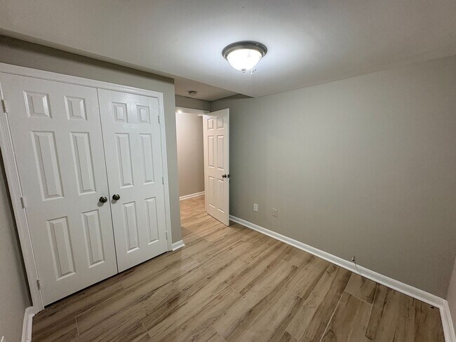 Building Photo - Renovated 3-Bedroom Apartment in Prime SE ...