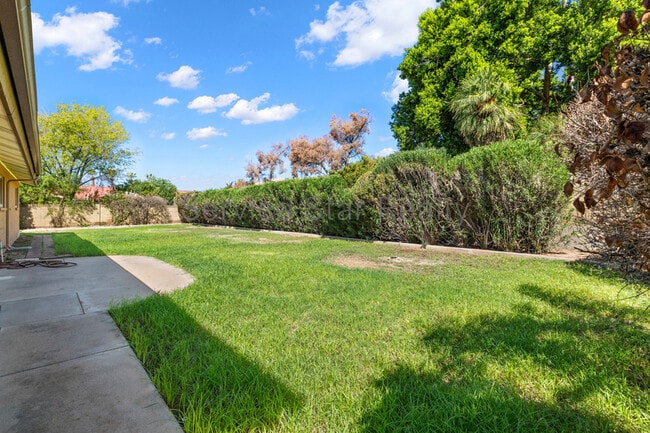 Building Photo - 4938 E Earll Dr