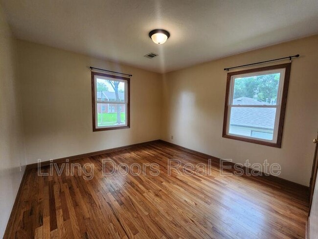 Building Photo - 317 S 47th St