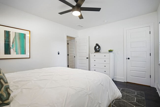 Building Photo - 2234 Edgemore Dr SE