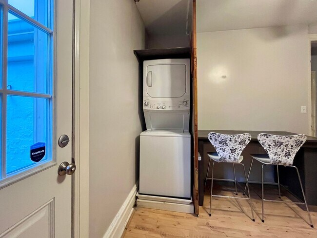 Building Photo - 917 W Turner St