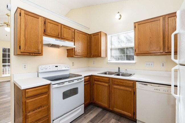 Building Photo - Beautiful One-Level 3-Bedroom Home in Raleigh