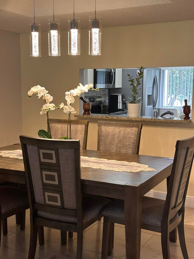 Building Photo - 6698 10th Ave N