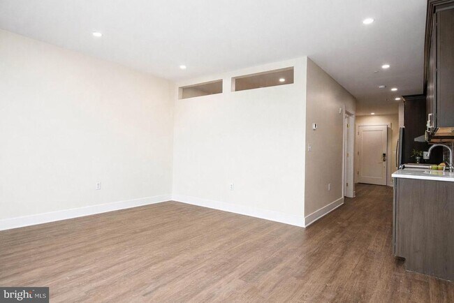 Building Photo - 128 N Bond St